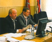 Заседание Думы. В президиуме В.С. Могильников и Е.В.Авилов